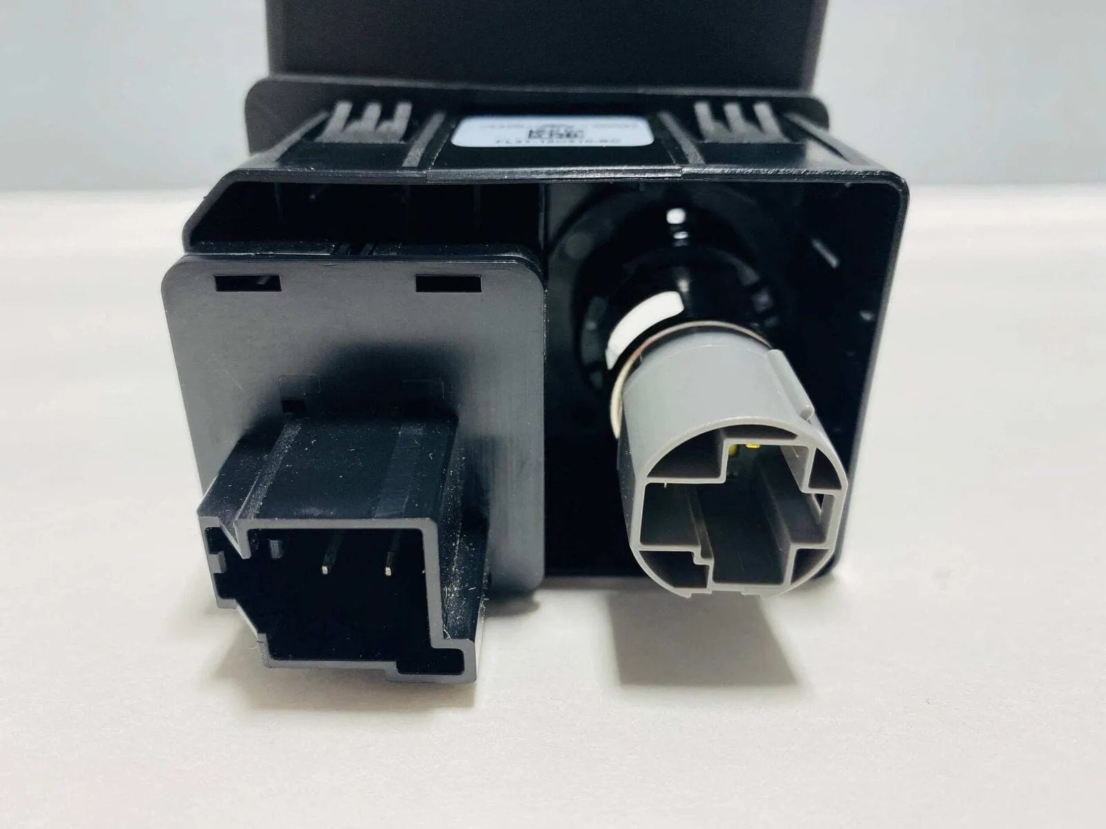 2015-2020 Ford F-150 12V AC 110V Power Outlet and Cover