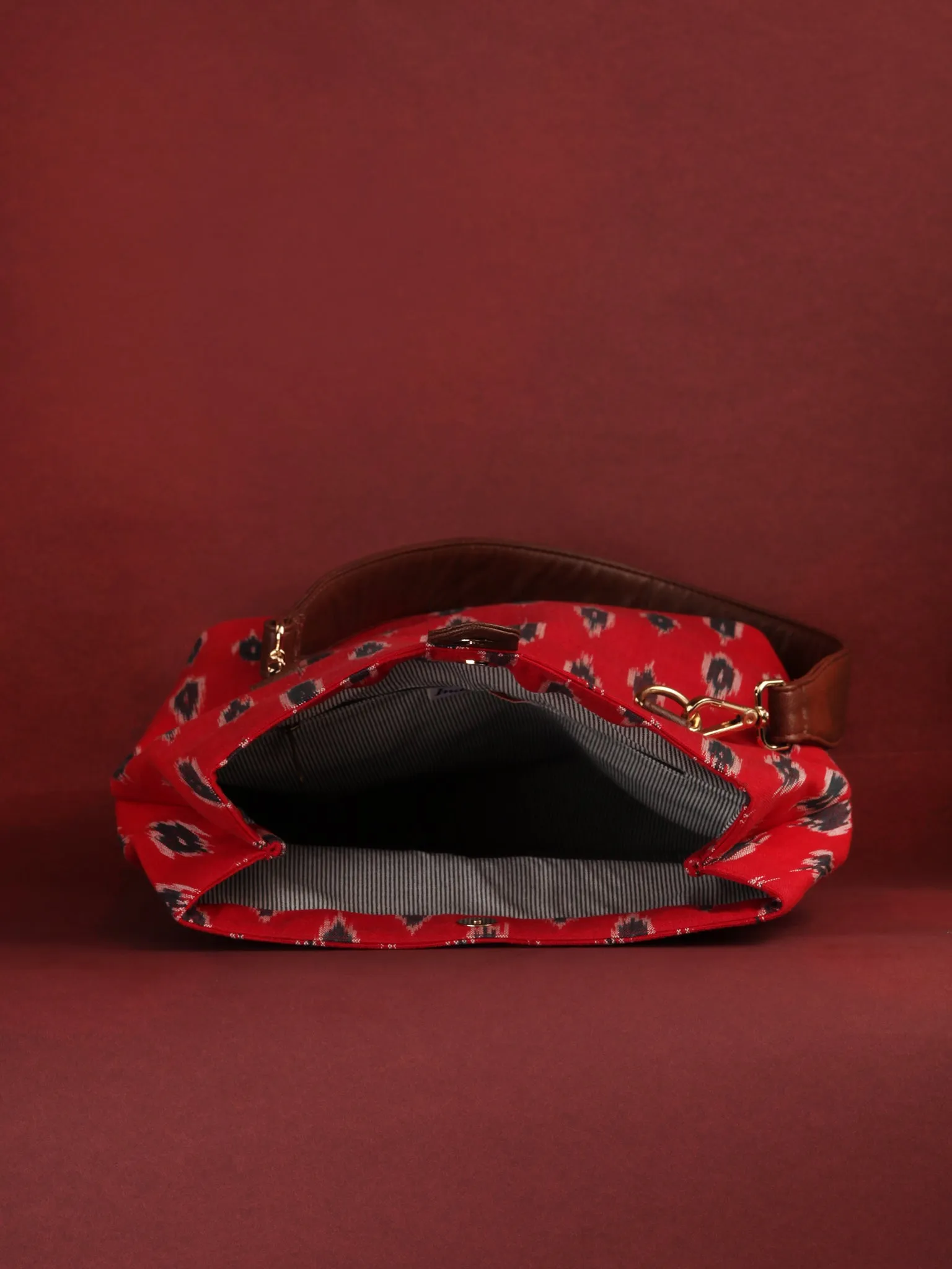 Red Black Fold Over Ikat Hand Bag - B0503