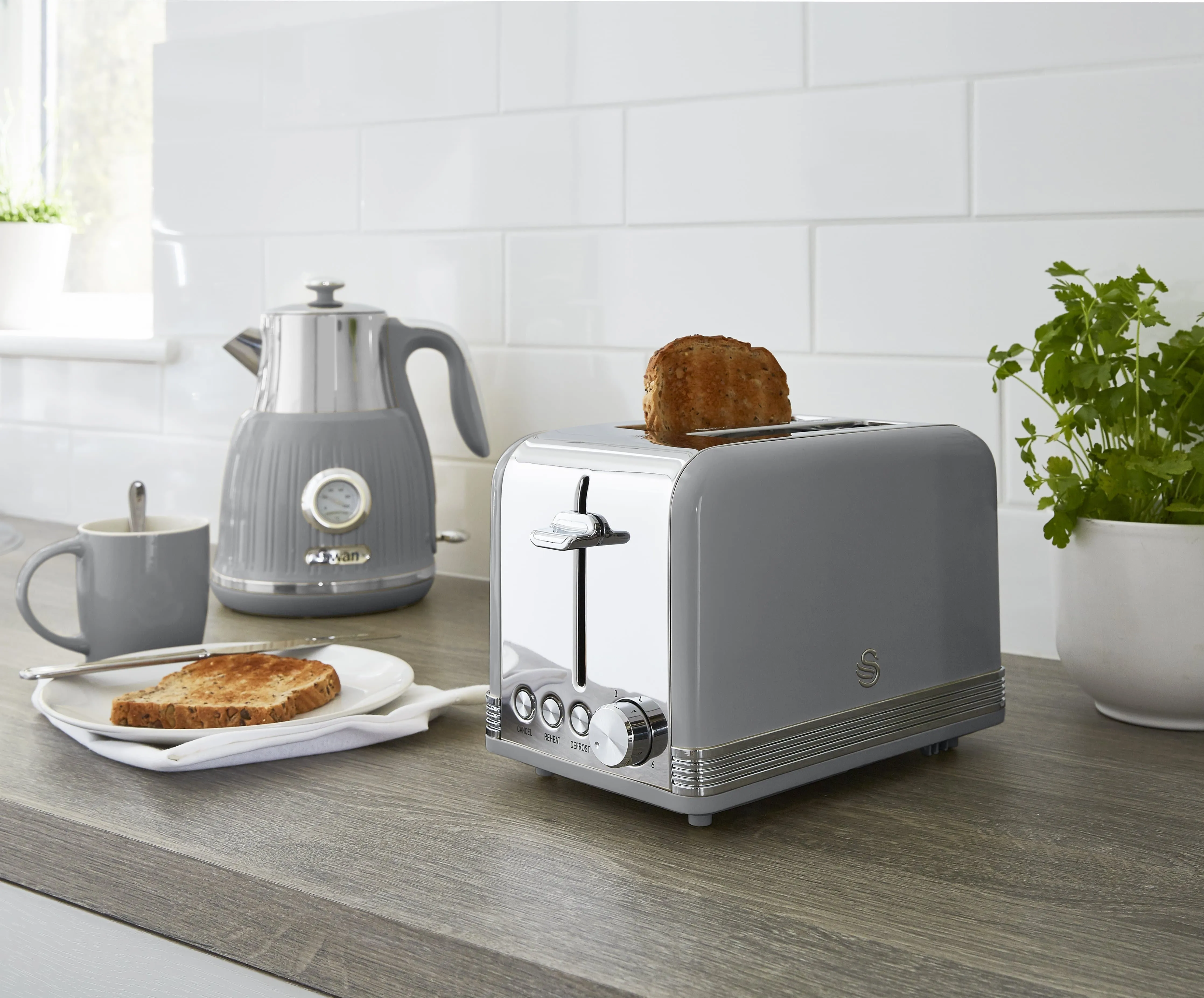 Swan 2 Slice Retro Toaster