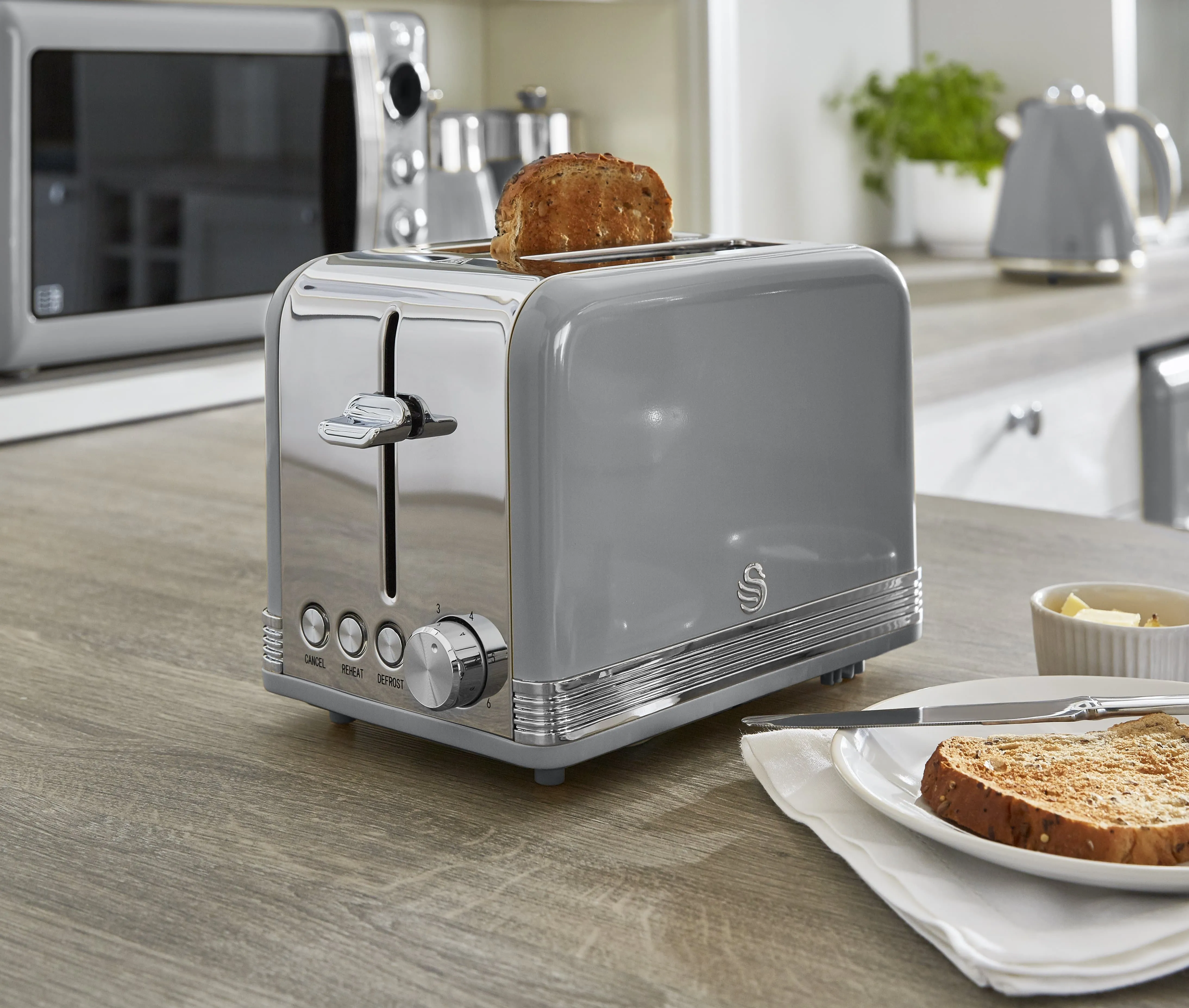 Swan 2 Slice Retro Toaster